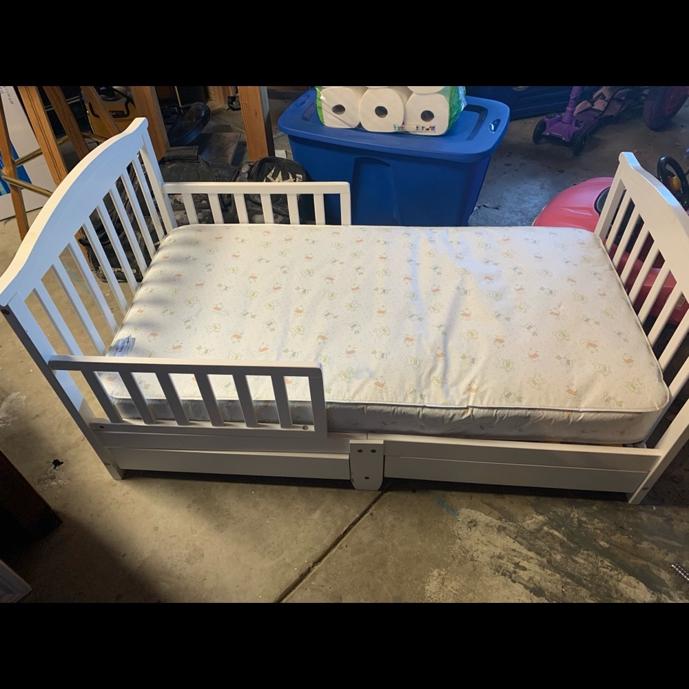 Toddler bed